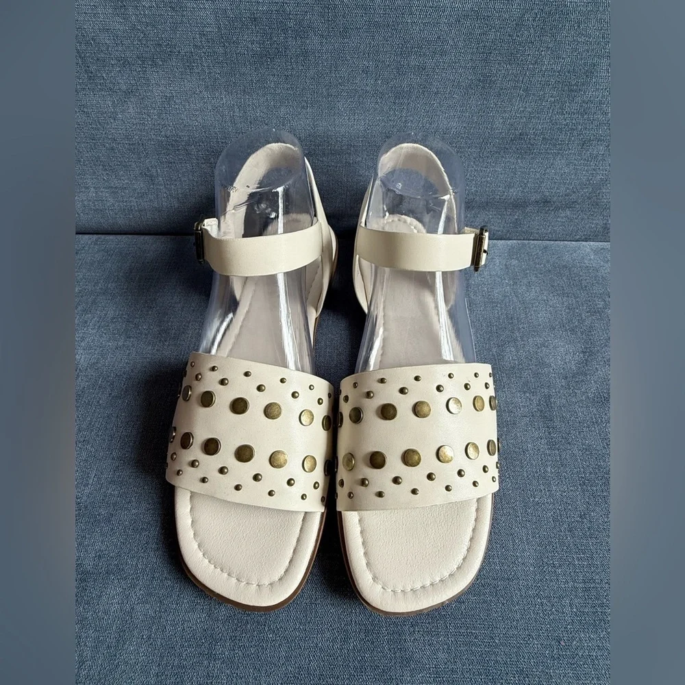 Frye & Co Womens Brooklyn Sandals 9.5 White Adjustable Ankle Strap Flat Studded